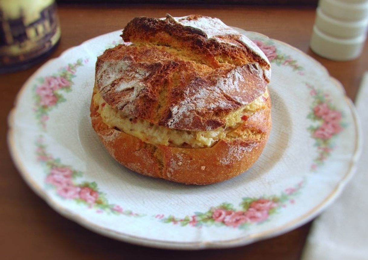 Social Broa de Milho Recheada com Frango e Chouriço 