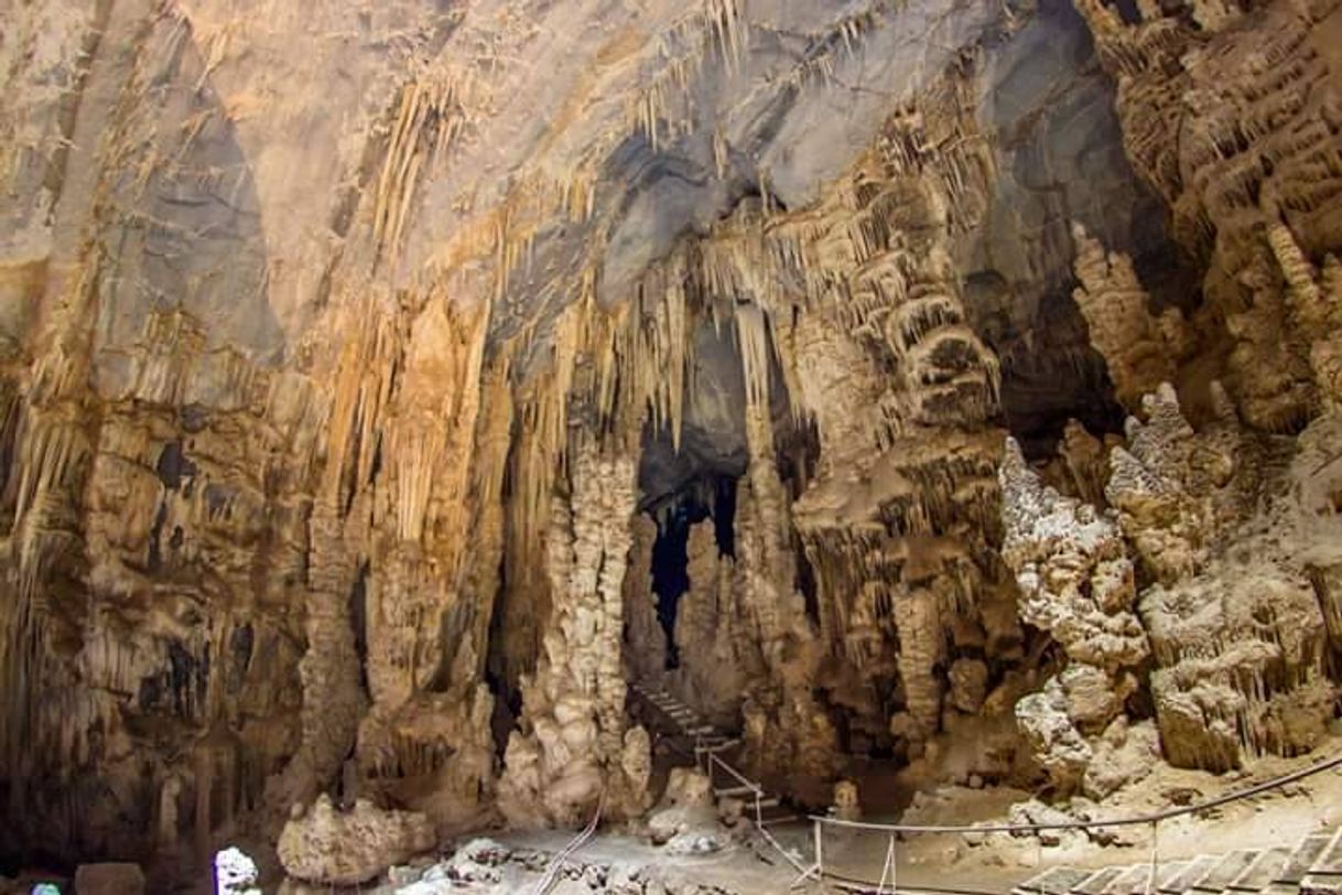 Lugar Grutas de García