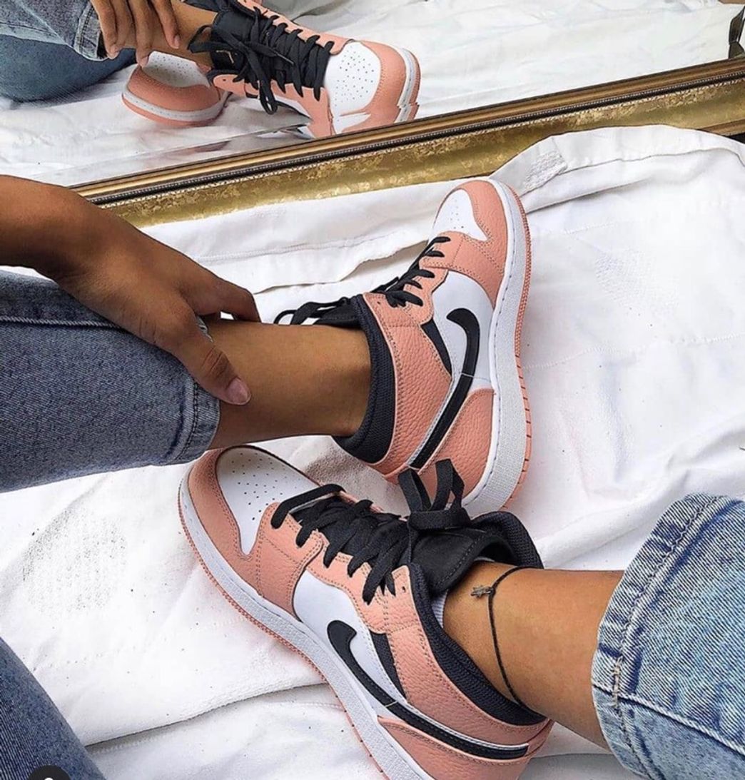 Social 🌷JORDAN 1 MID PINK🐽