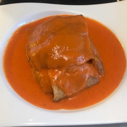 Crepe de atún en salsa de la casa de crepes 