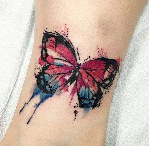 Tatuaje de Mariposa en Acuarela 