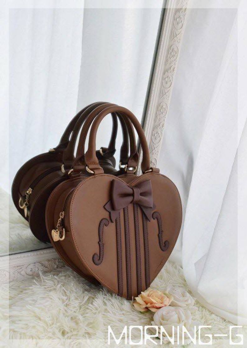 Moda Bolsa de coração na cor marron.😍