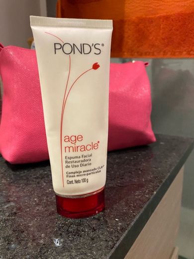 Espuma facial de regeneración diaria de Pond'S Age Miracle 100 g