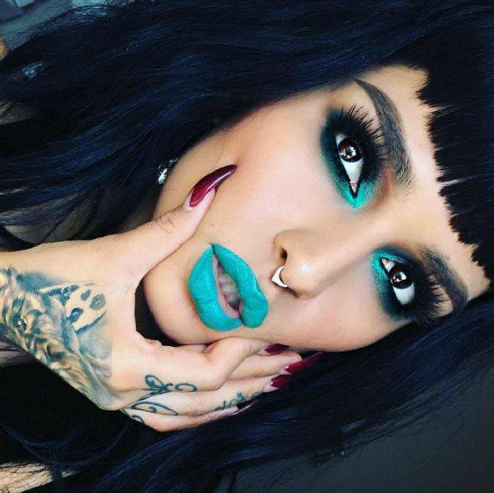 Social Makeup dark blue