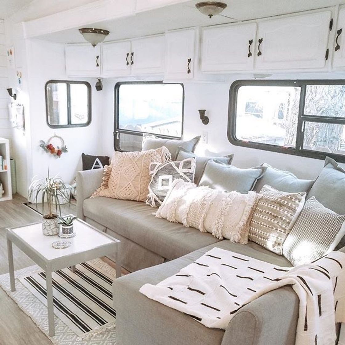 Fashion Já pensou em morar em um motorhome assim? 😍