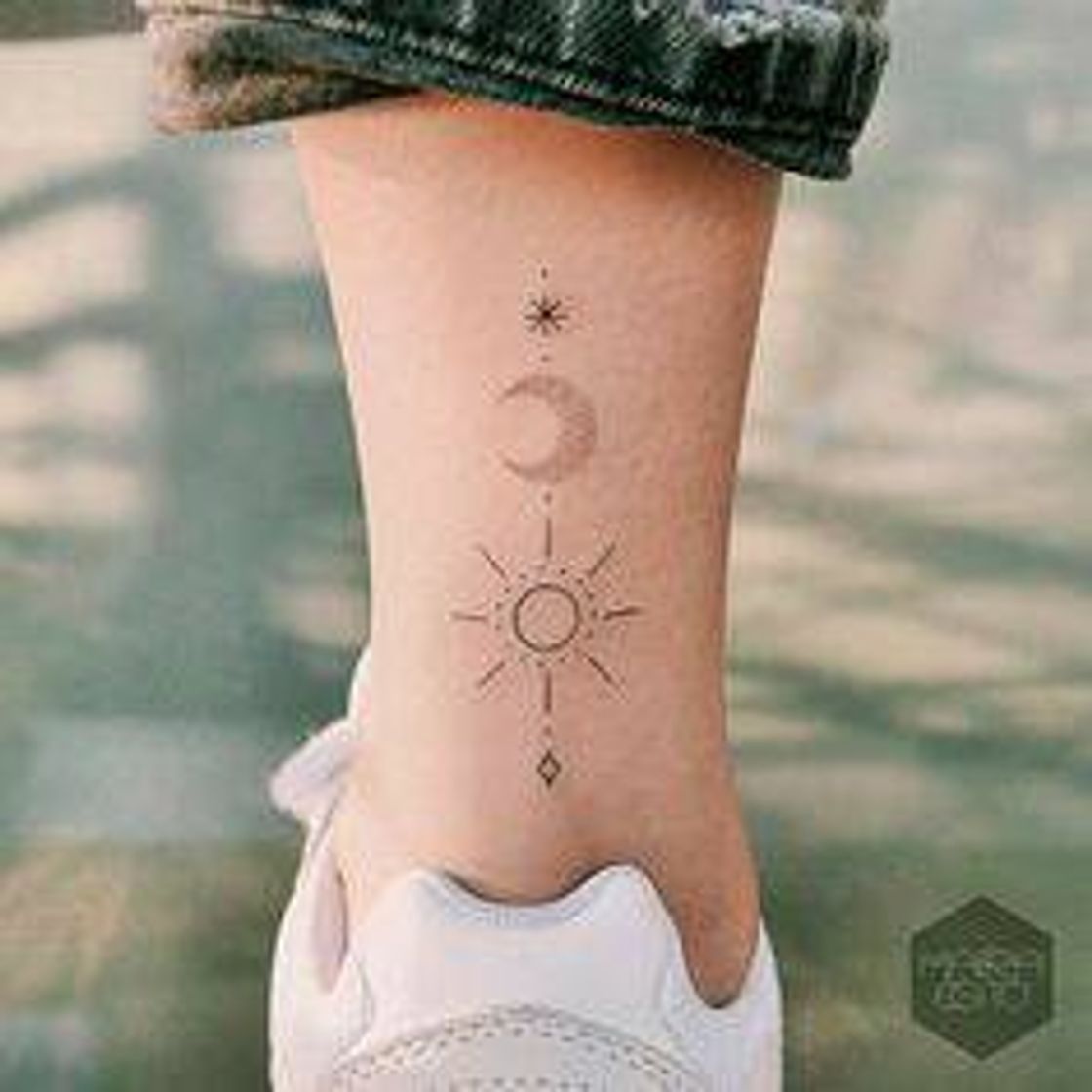 Moda Tatuagem feminina lua e sol