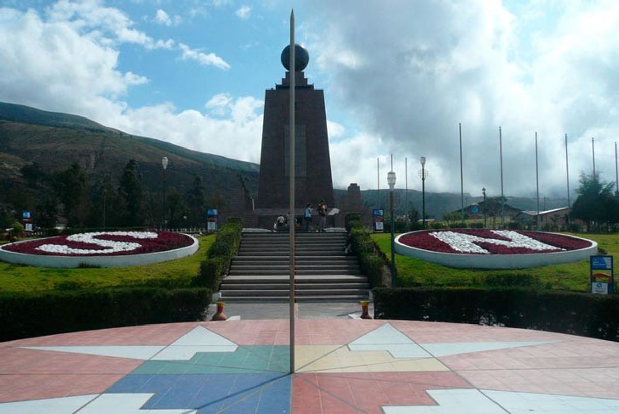 Place Mitad Del Mundo