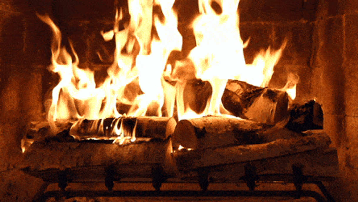 Serie Fireplace 4K: Crackling Birchwood from Fireplace for Your Home ...