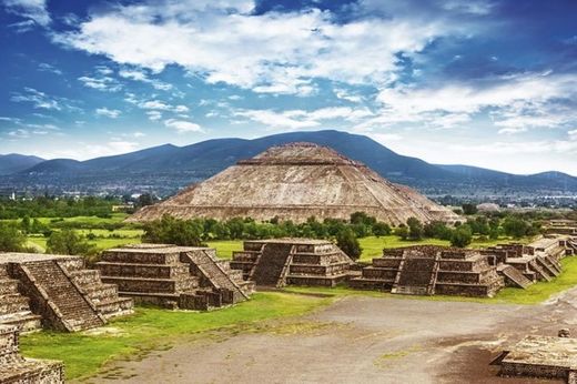 Teotihuacan Pyramids- Botanical Gardens