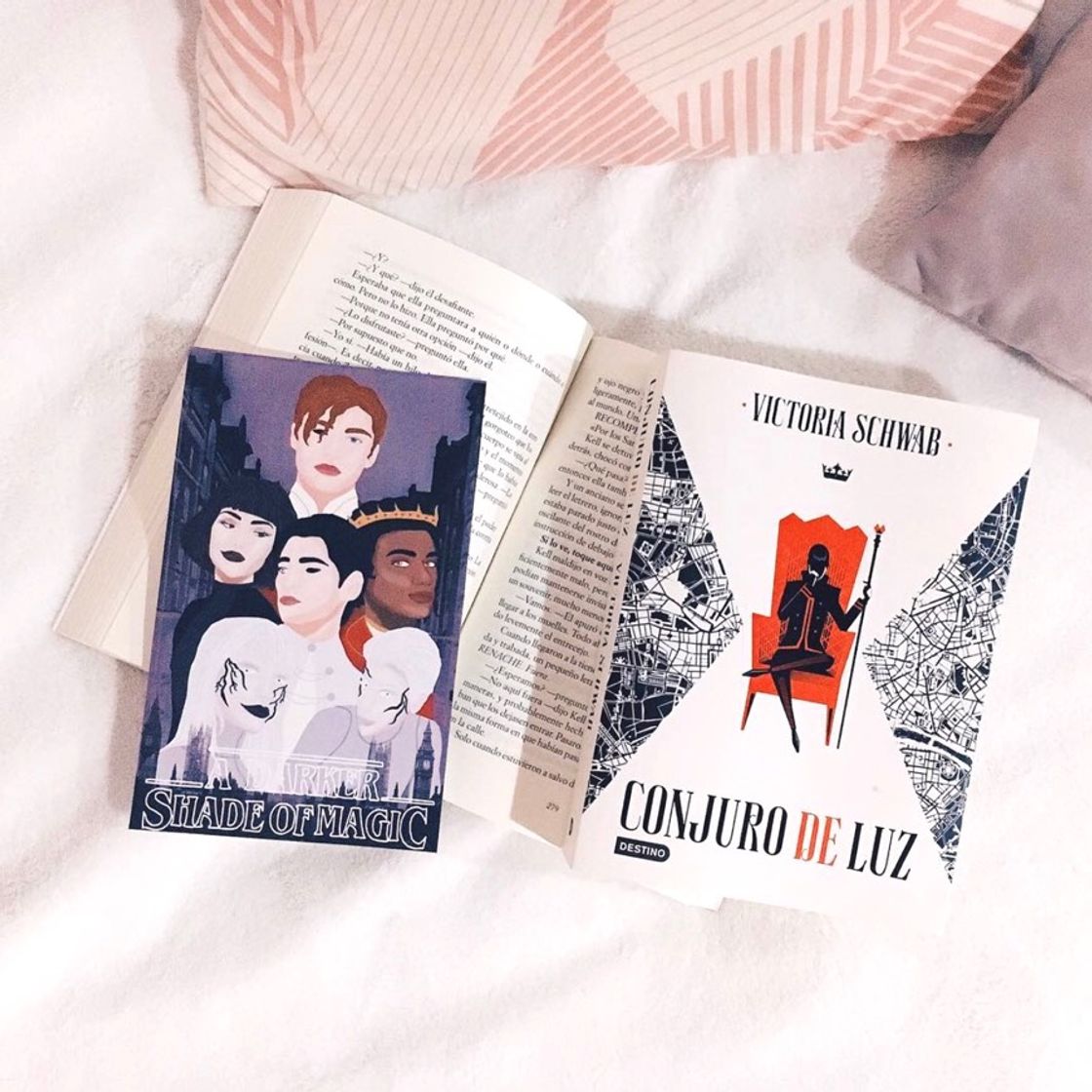 Book Conjuro de luz - Victoria Schwab 