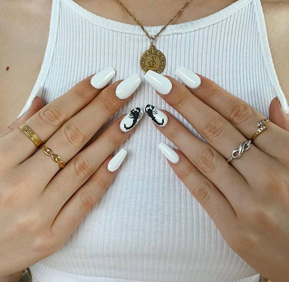 Moda Uñas blancas💅🏼⚪