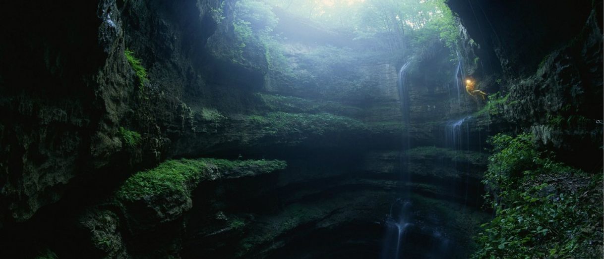 Lugar Sótano De Las Golondrinas