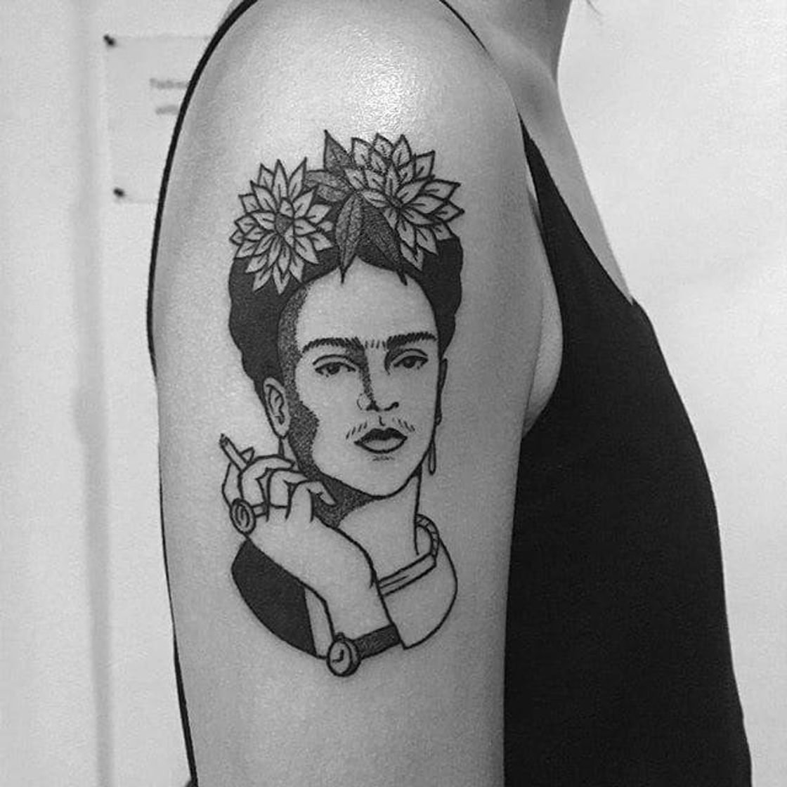 Fashion Tatuagem Frida Kahlo fumando