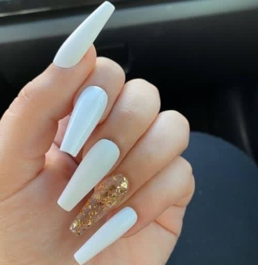 Fashion Uñas blancas con dorado🤍