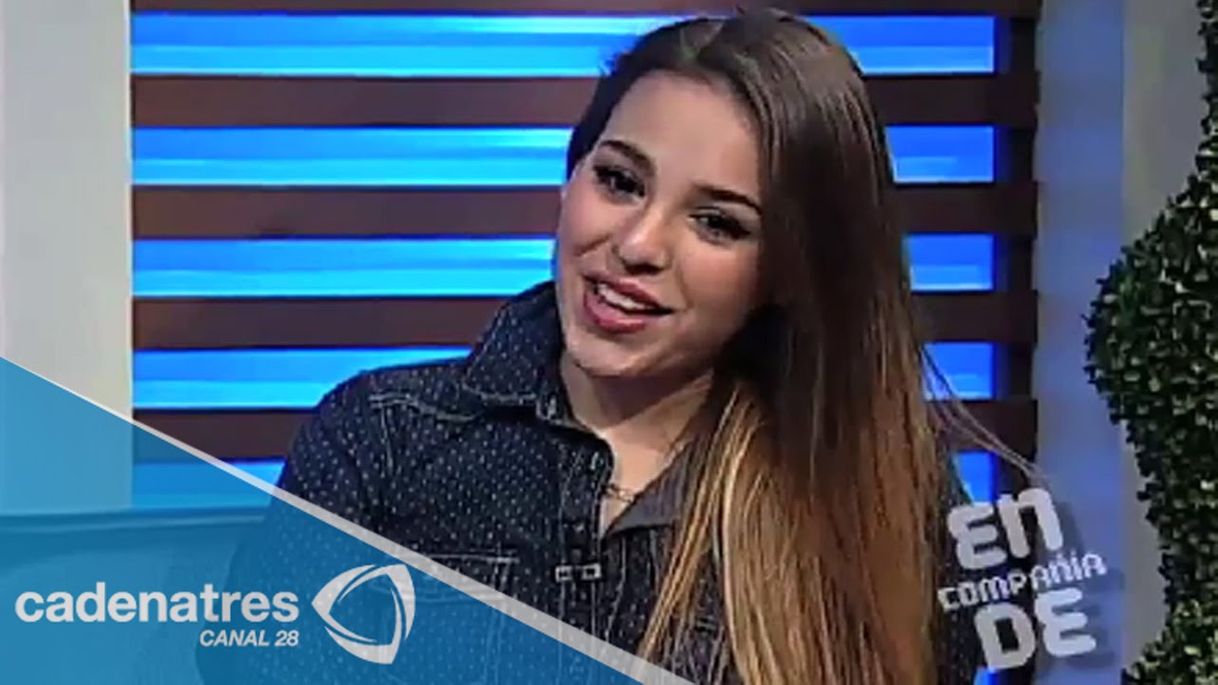 Social En compañía de… Danna Paola 19/04/15 - YouTube