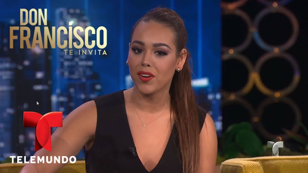 Social Danna Paola habla de su dura infancia | Entretenimiento - YouTube