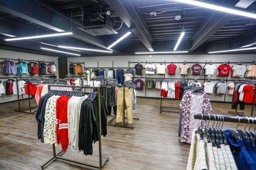 Maneras de combinar pantalones de cuero negro - Como Organizar la Casa