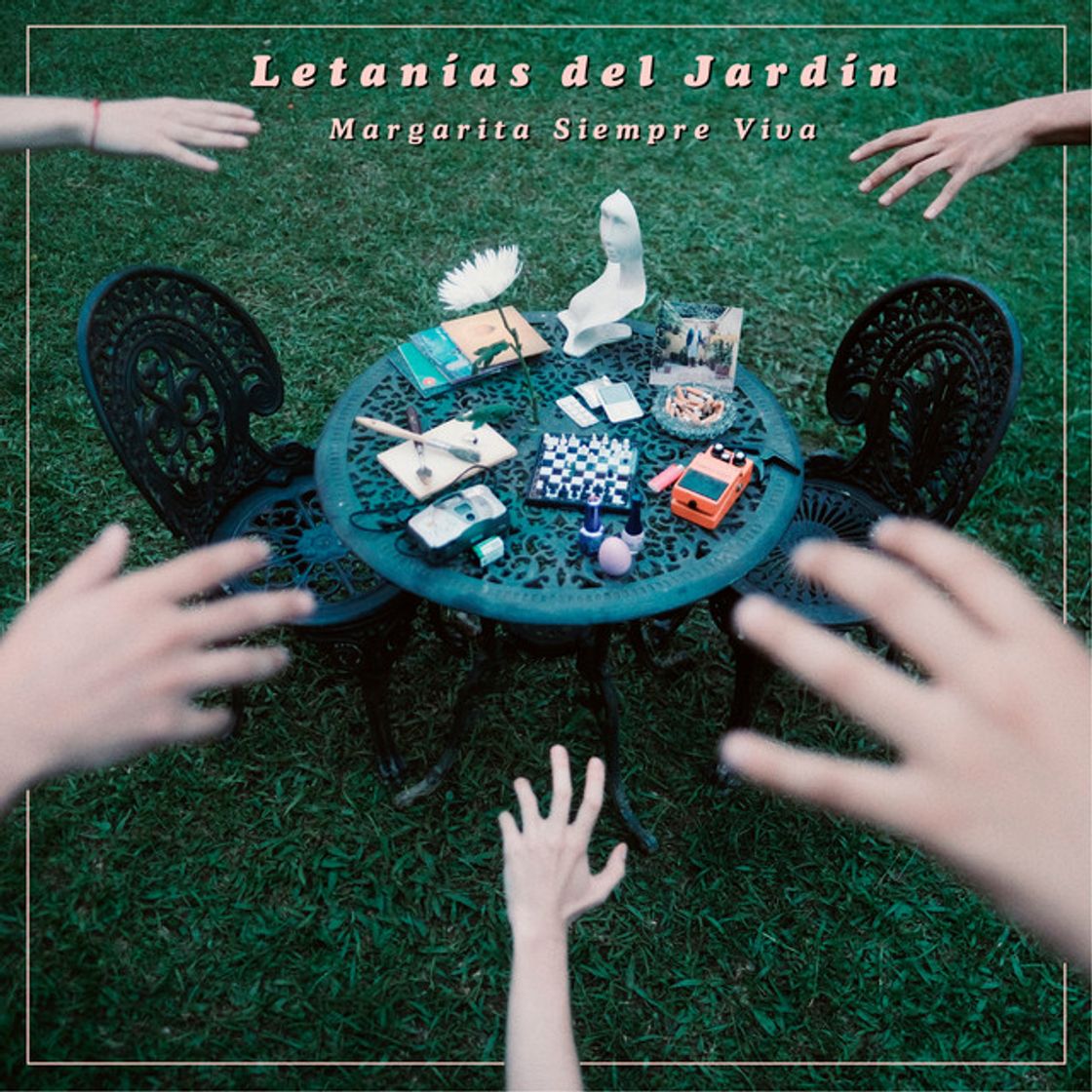 Music Detrás de la Fachada Está el Jardín