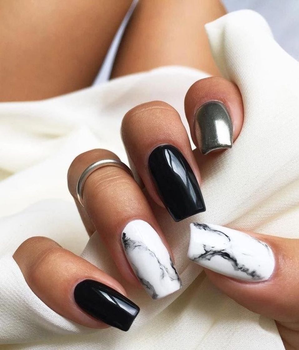 Moda Winter nails