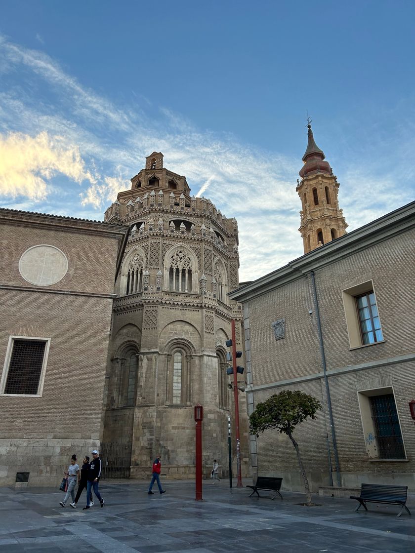 Lugar Catedral del Salvador de Zaragoza