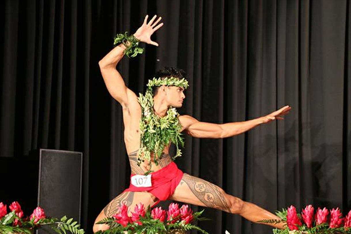 Fashion Conoce a los Tane (hombres que bailan danza polinesia)