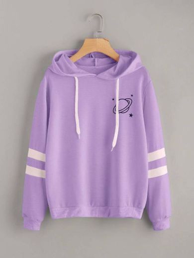 Sudadera morado a rayas casual.