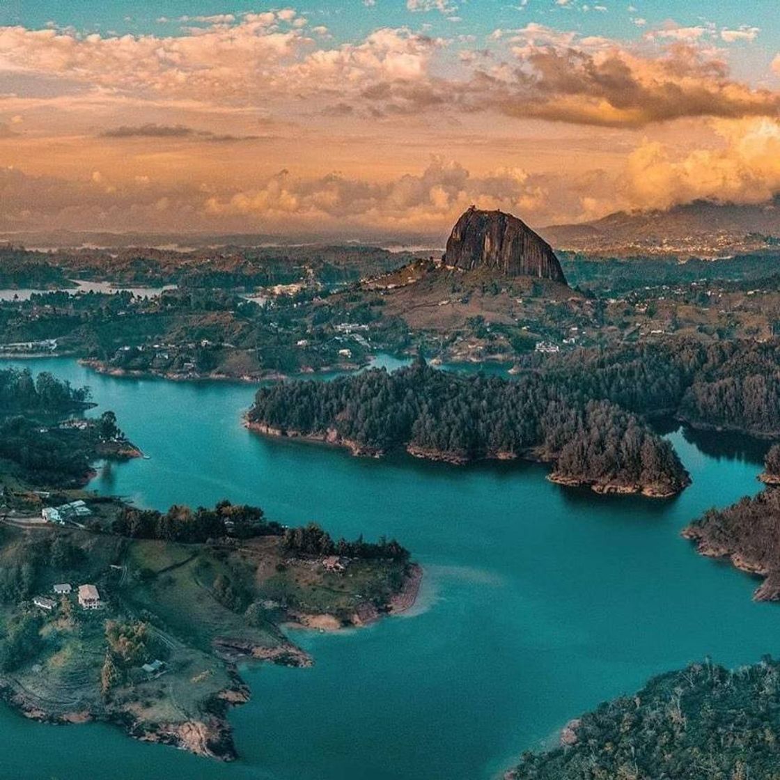 Place Embalse Peñol-Guatapé