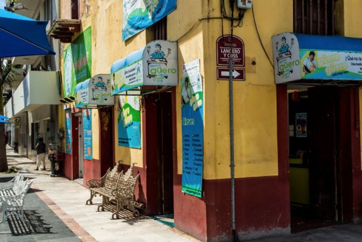 Lugar Nieves El Güero Güero