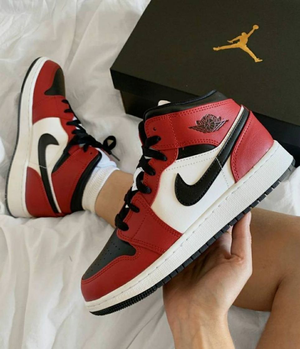 Moda AIR JORDAN 1 MID