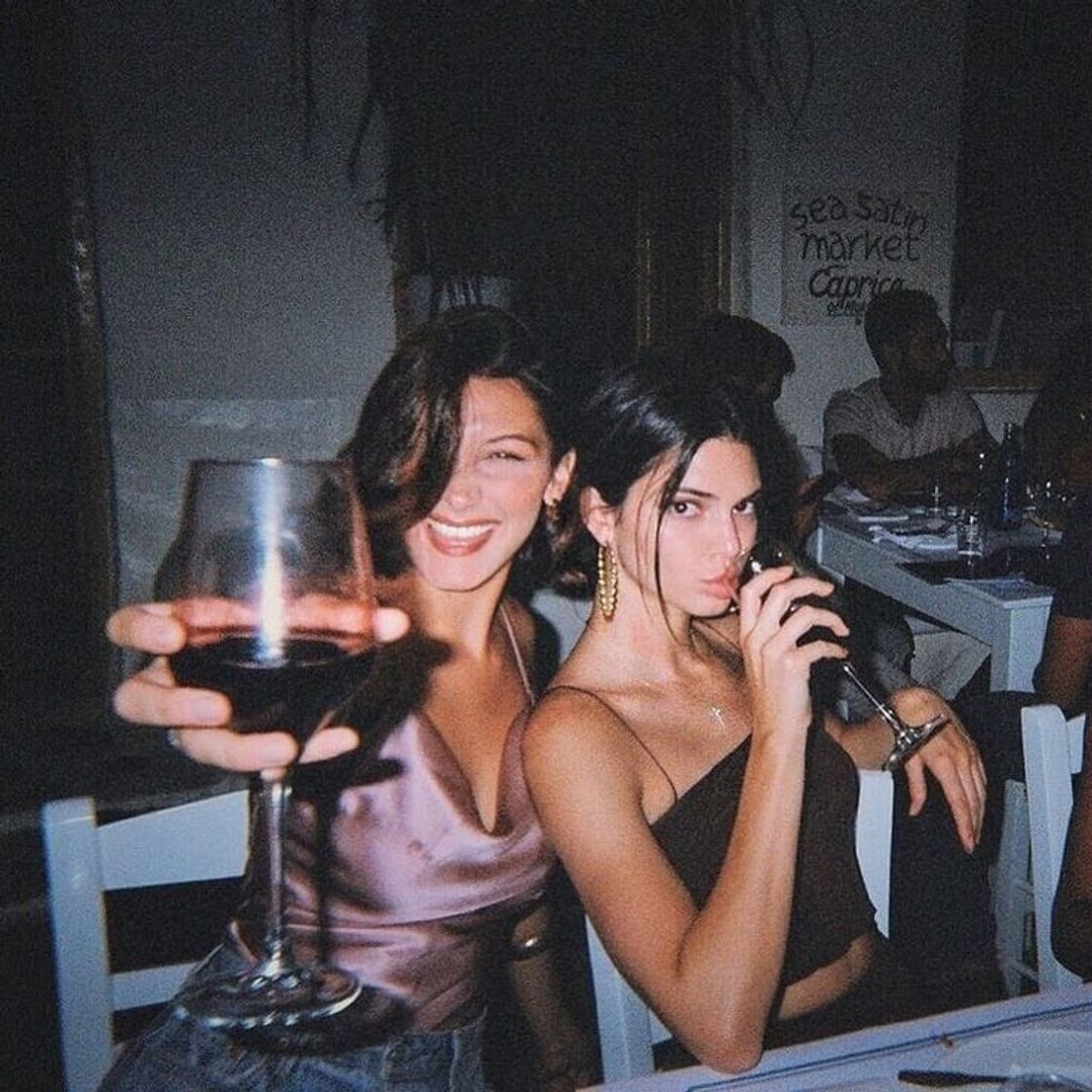 Social Kendall and Bella💞