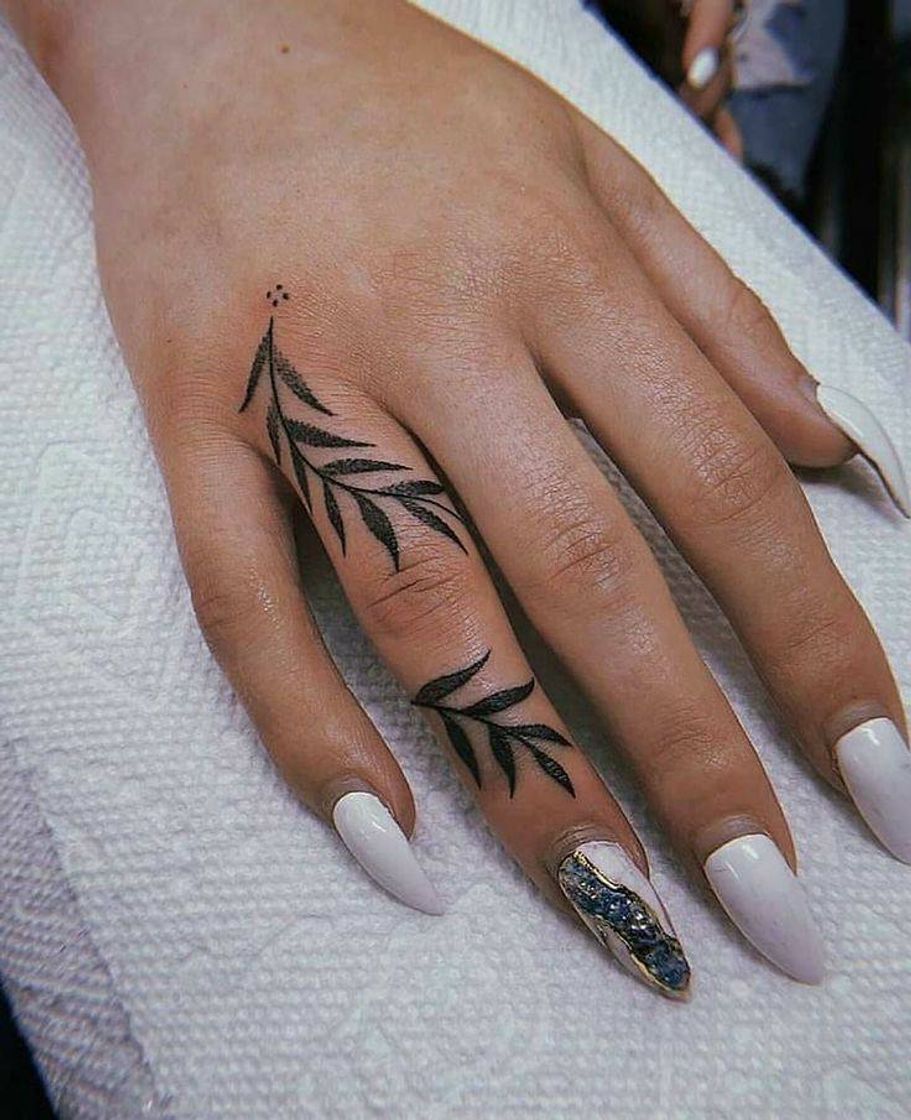 Moda Tatuagem entre os dedos!