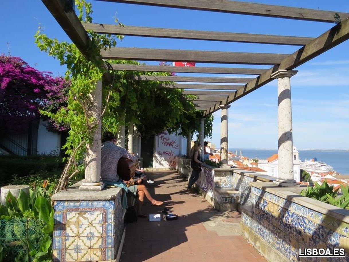 Place Miradouro de Santa Luzia