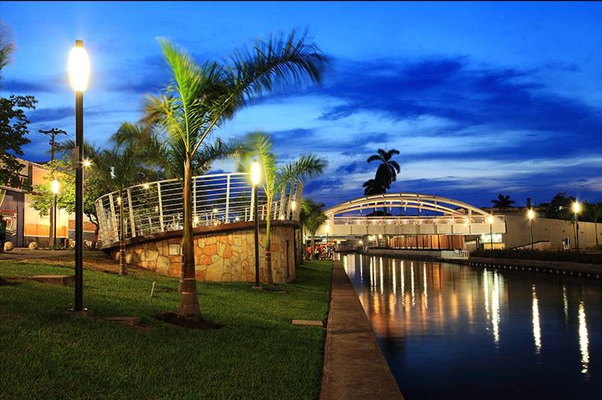 Place Canal de la Cortadura