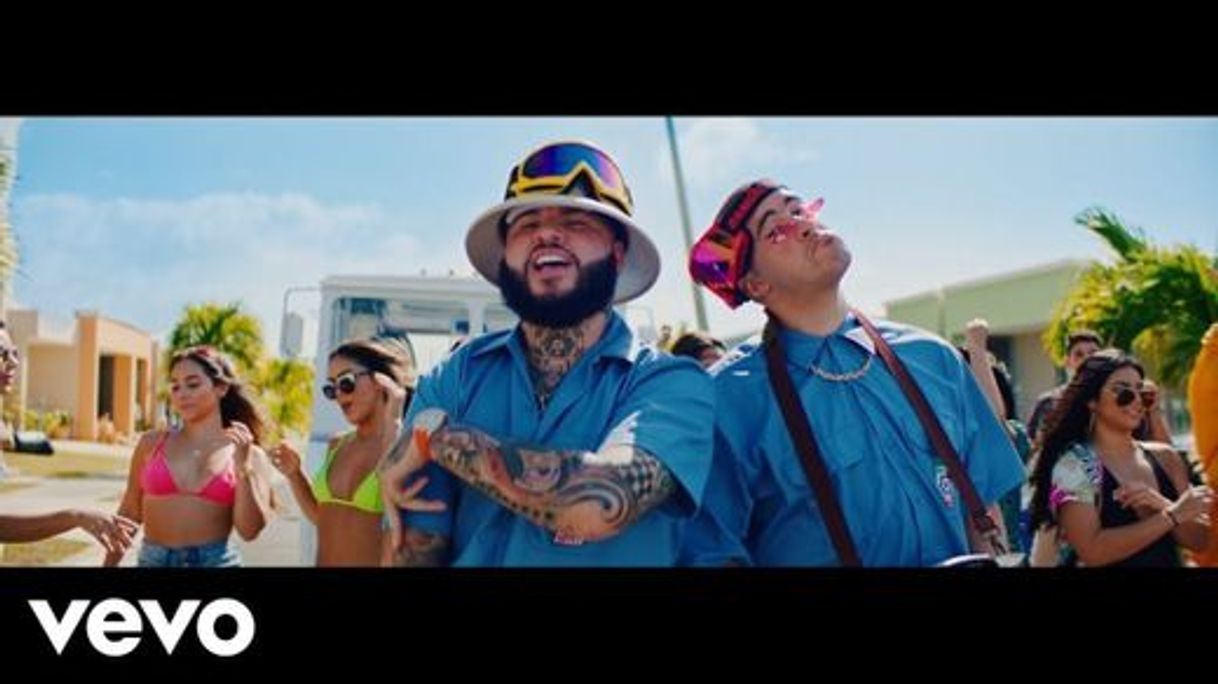 Moda Farruko, Bad Bunny - La Cartera (Official Video) - YouTube