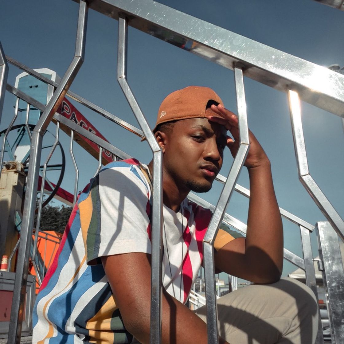 Fashion fotinha na escada do brinquedo no parque 🎡