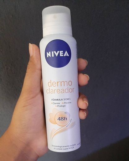 Desodorante nívea dermo clareador