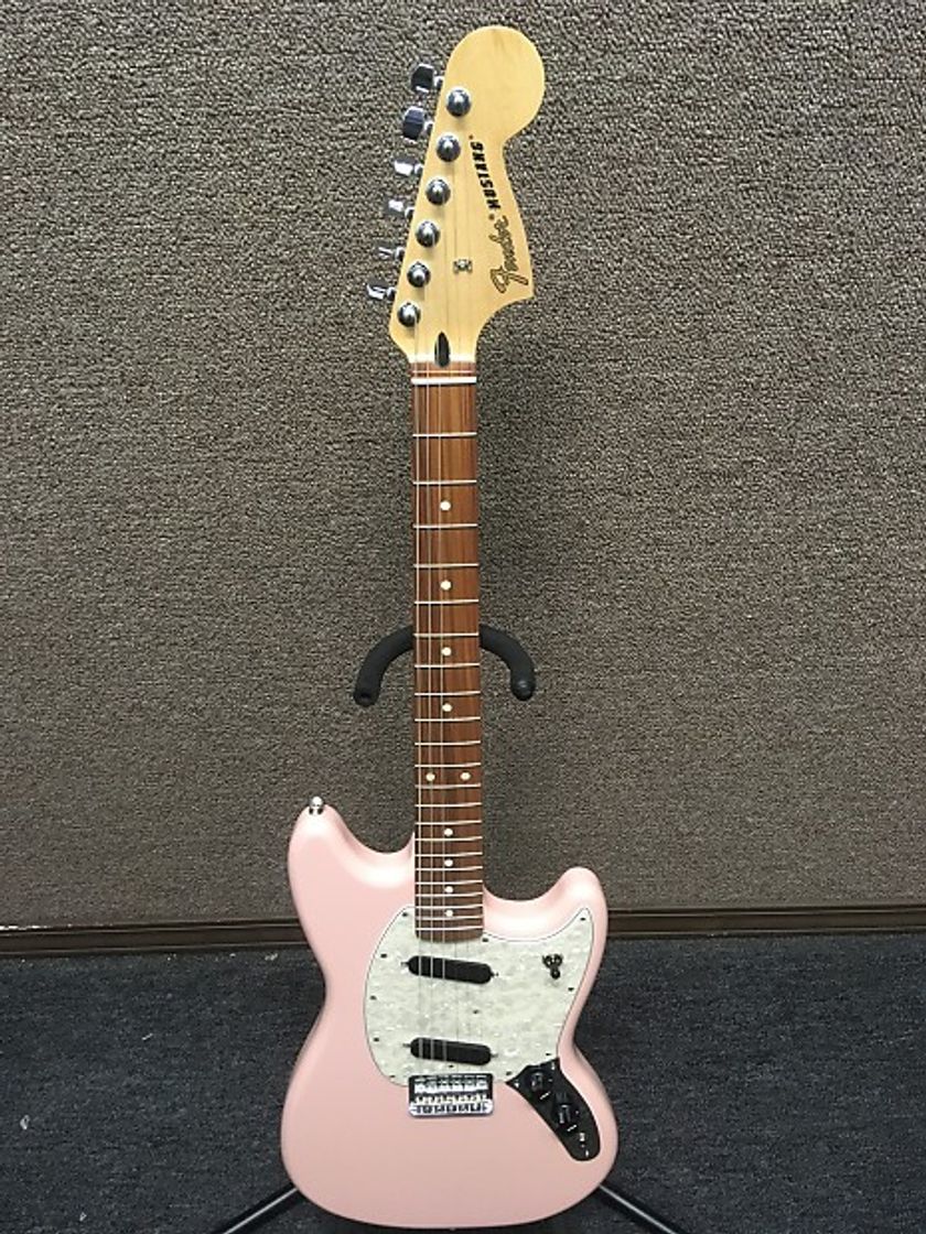 Moda Fender Mustang shell pink