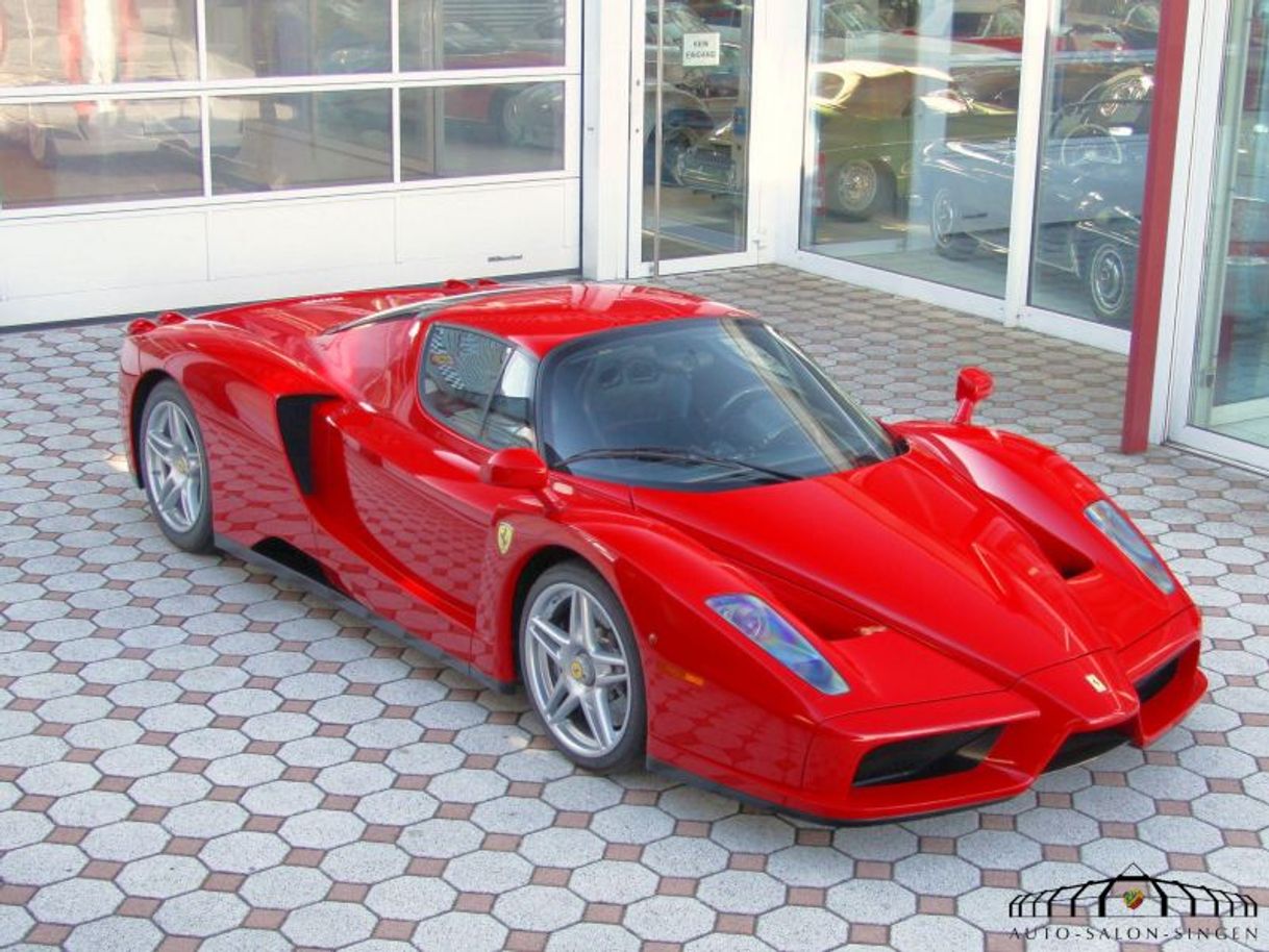 Fashion Ferrari Enzo (660 HP | Aceleración 0 a 100 km: 3.3 s)