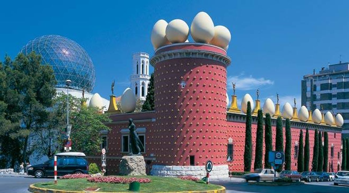 Lugar Teatro-Museo Dalí