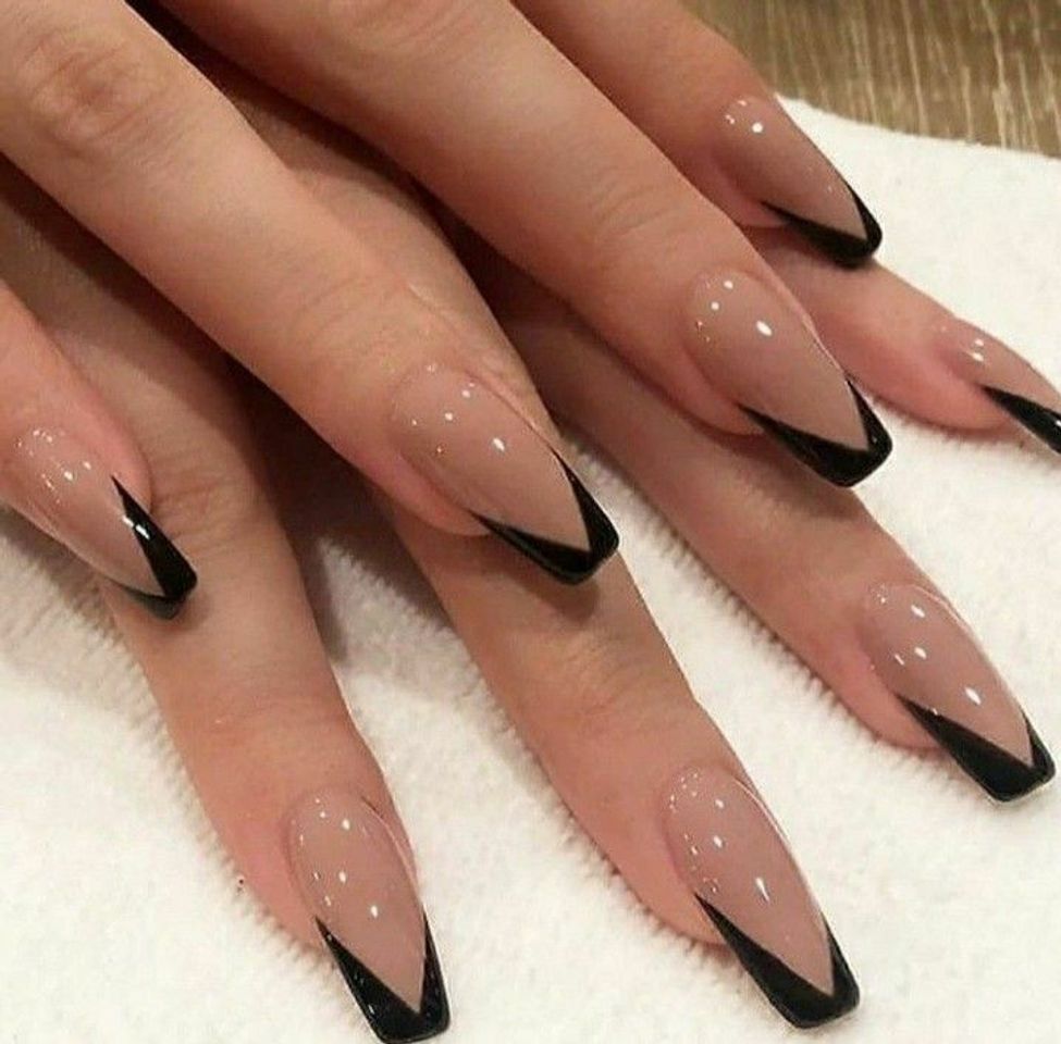 Fashion decorated nails