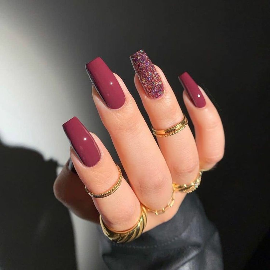 Fashion decorated nails