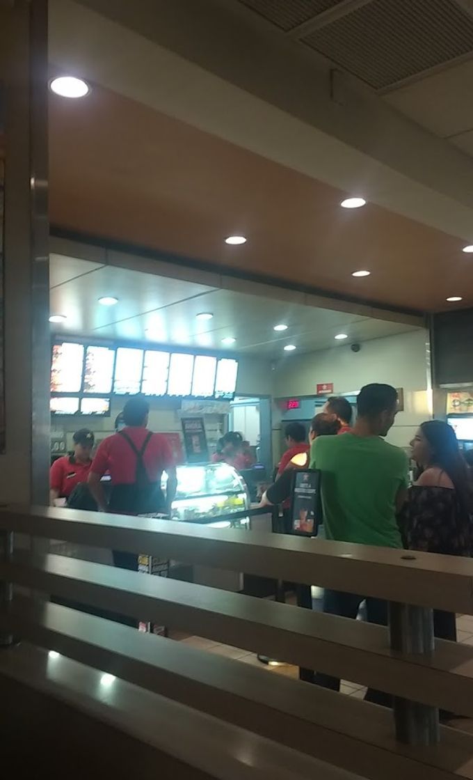 Restaurant Carl's Jr. - Plaza Tec