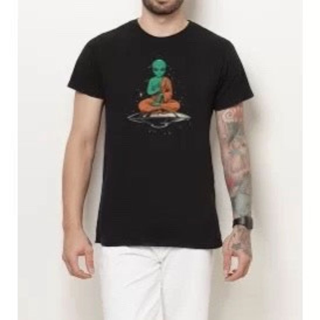 Fashion Camiseta Alien Meditation - Preta