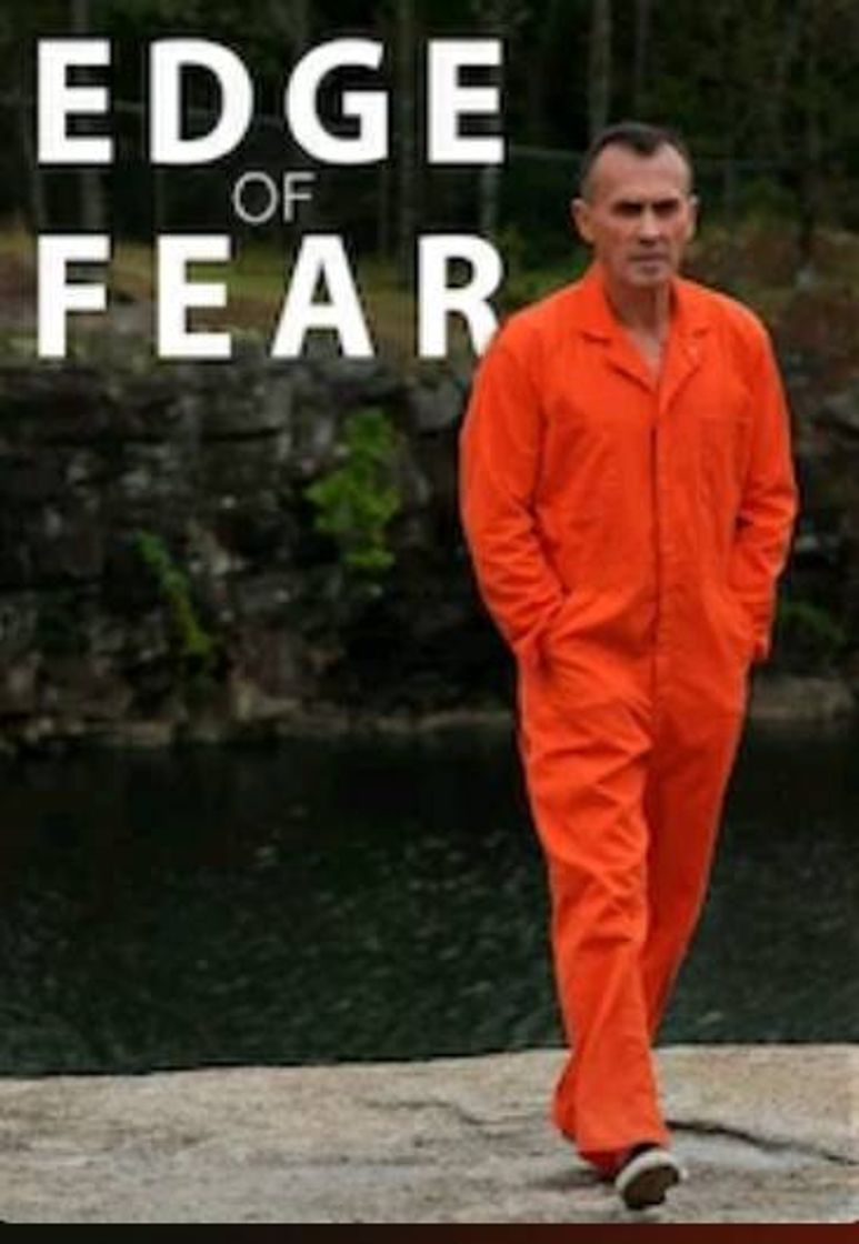 Unos criminales secuestran a una mujer y atacan a su esposo.