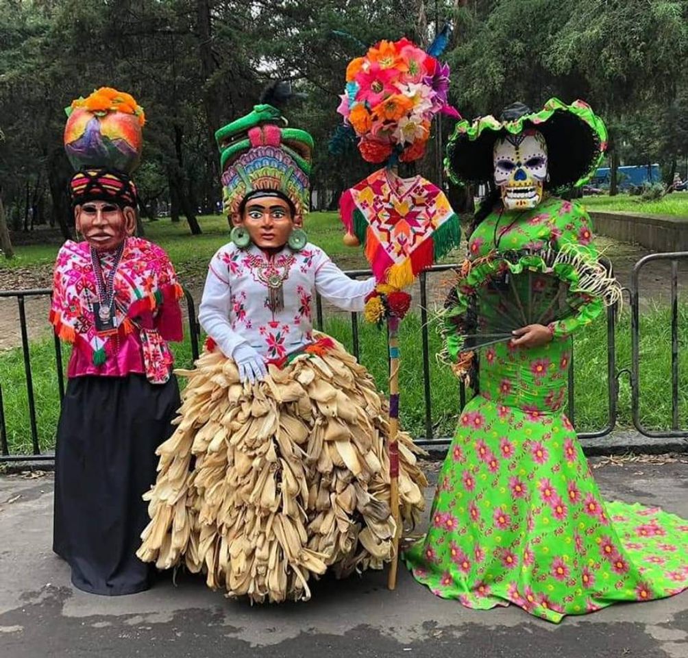 Moda EL XANTOLO, TRADICIÓN VIVA QUE RECIBE A LOS MUERTOS