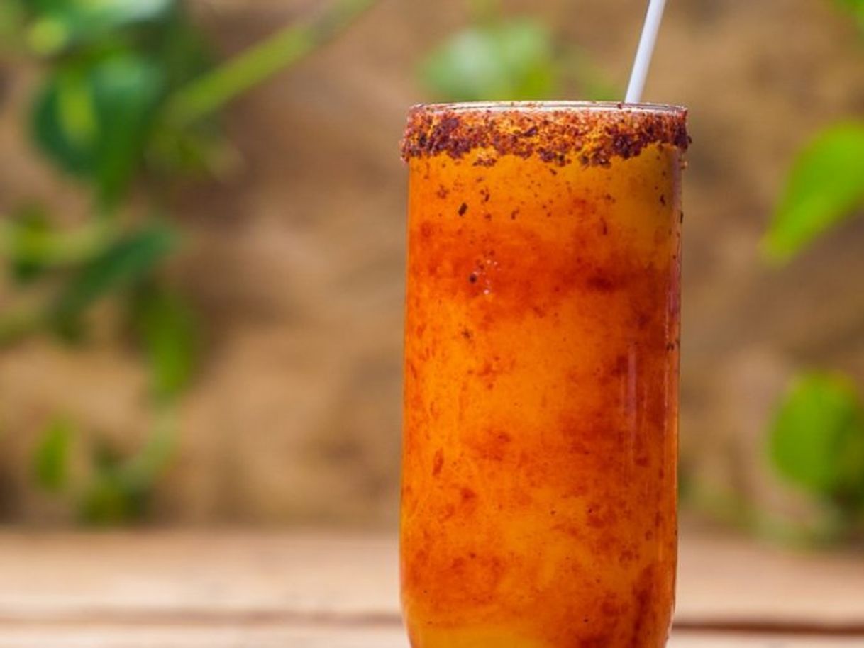 Moda Michelada de mango con cerveza