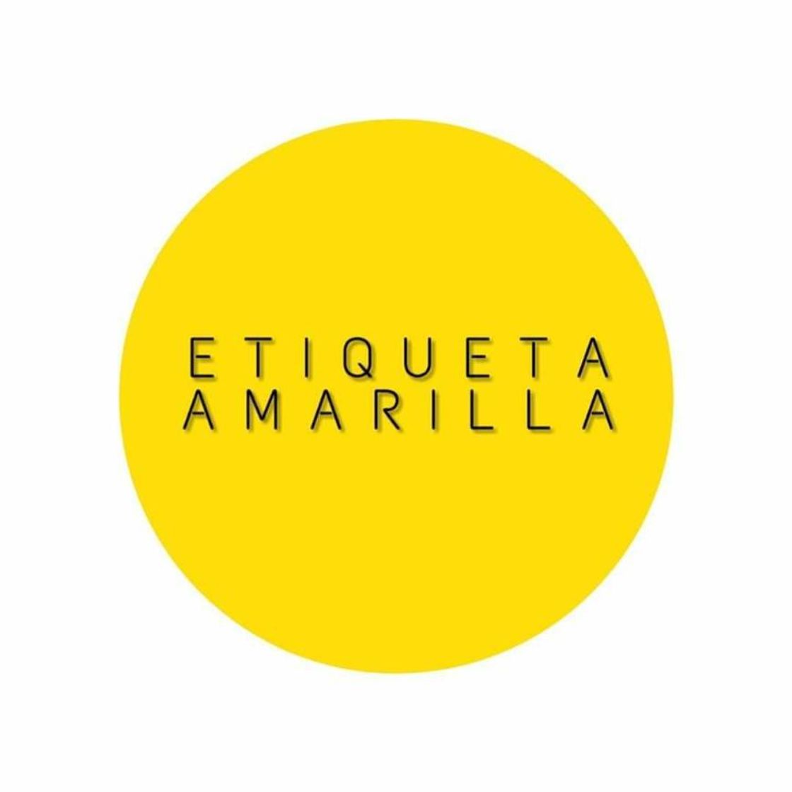 Moda Etiqueta amarilla