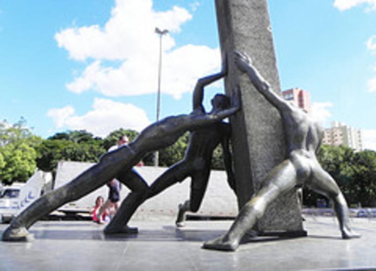 Lugar Monumento às Três Raças