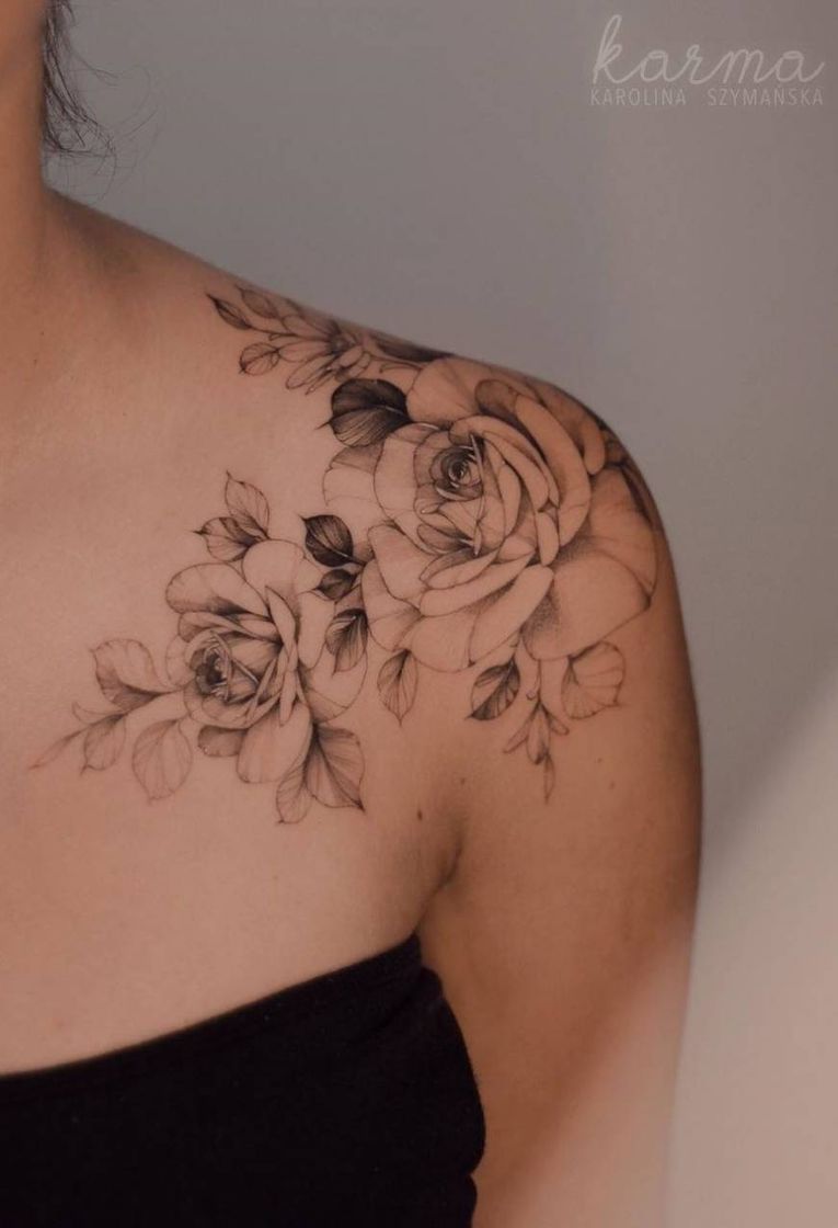 Social Tatuagem de flor no ombro 