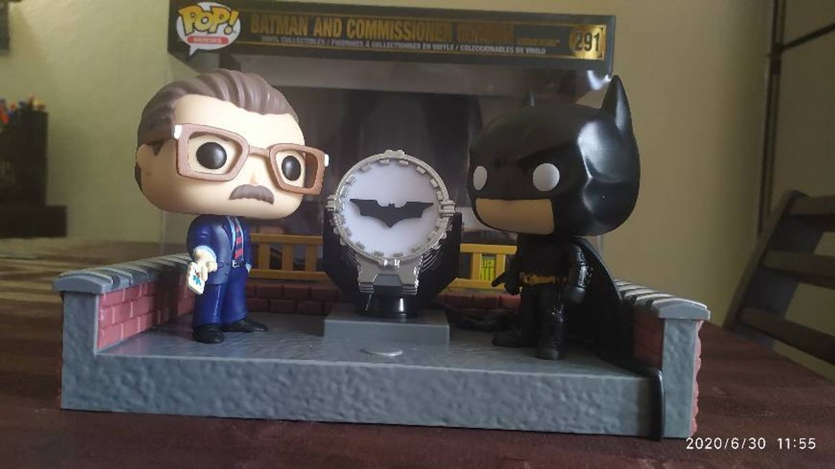 Game Funko- Pop Figura De Vinil: Movie Moment: Batman 80th-with Light Up Bat